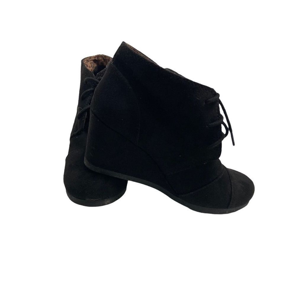 MANHATTAN Collection‎ Black faux suede Wedge booties Size 6